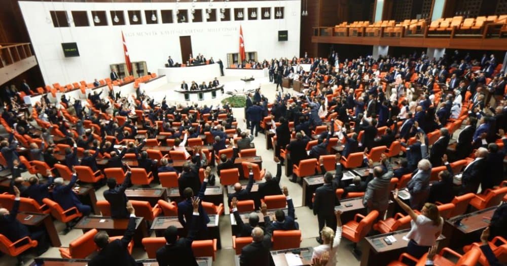 صورة البرلمان التركي يوافق على تعديلات دستورية تسمح لأردوغان بإجراء تعديلات دستورية دون الرجوع إليه
