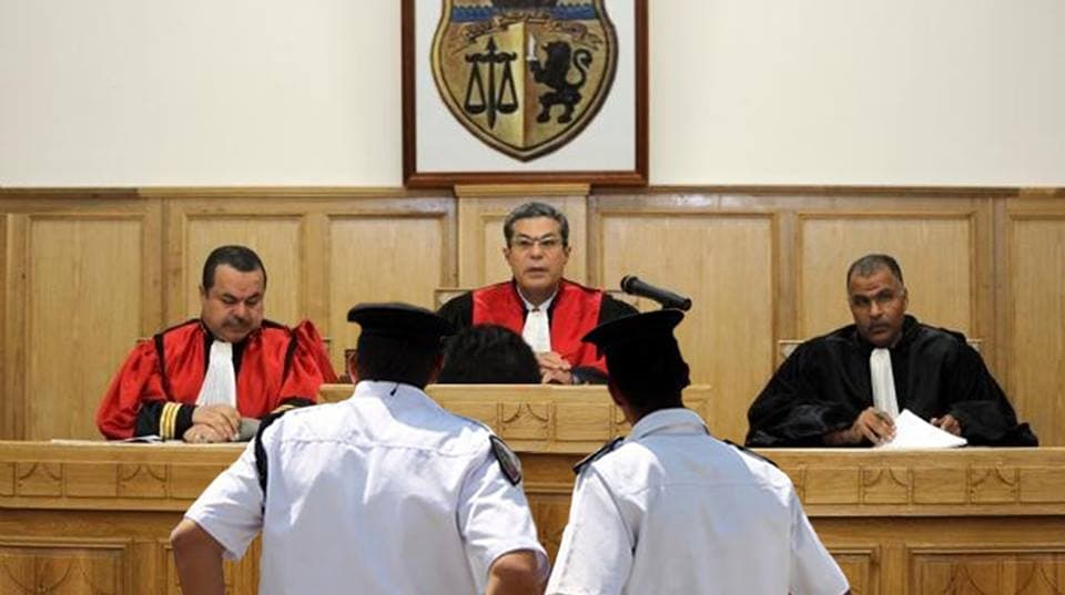 صورة محاكمة ضابطي شرطة بعد خروج مواطن سليماً من القسم
