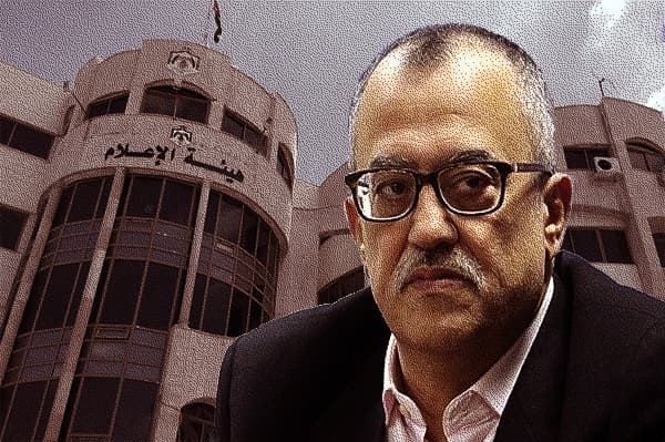 صورة الإعلام الأردني يلتزم  بحظر النشر بقضية اغتيال الكاتب الأردني ناهض حتر أمام قصر العدل بثلاث رصاصات أطلقها رياض اسماعيل أحمد عبدالله