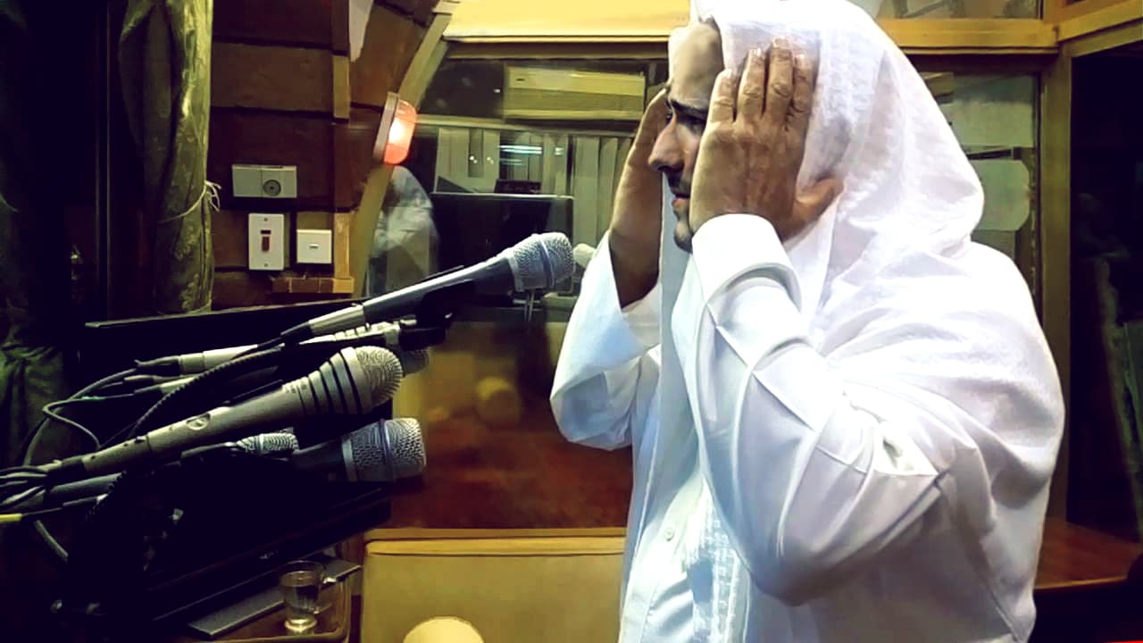 صورة مؤذّن يطلق مبادرة “صم آذان السّاهين عن الصلاة بصوت الأذان”