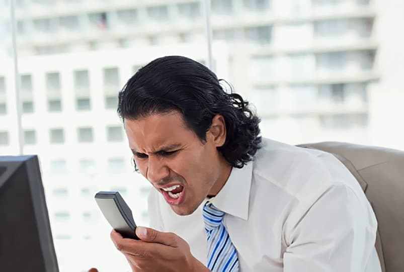 صورة موظّف خدمة زبائن يتمكن من الصيام حتى التاسعة والثلث صباحاً إلى أن شتم أول الزبائن