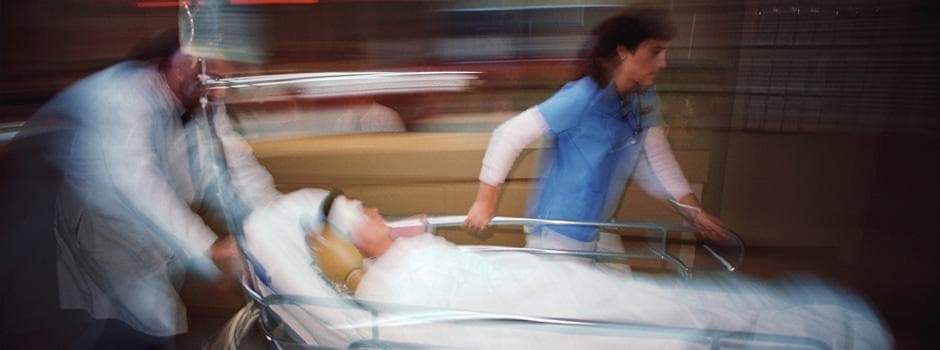 صورة نقل ابن إلى المستشفى بعد أن أحضر خلاطاً لأمّه مرّة أُخرى