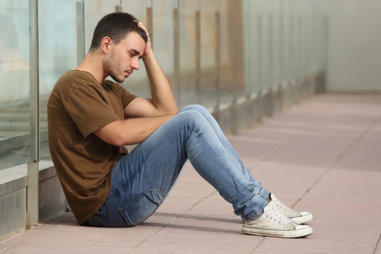 صورة وزير التربية والتعليم يعاقب ابنه ويسجّله في مدرسة حكومية