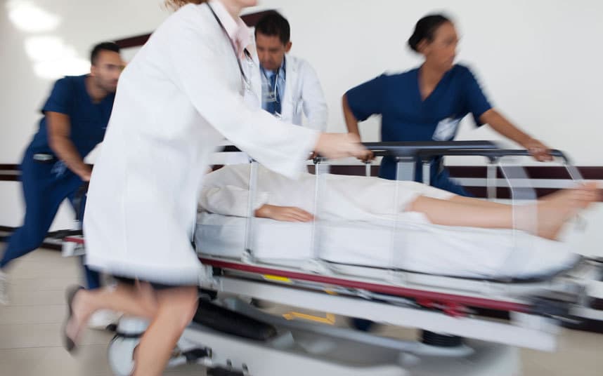صورة تسمم عدد من المواطنين بعد تعريضهم لخطاب مسؤول حكومي