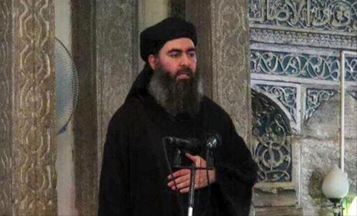 صورة البغدادي يدعو أتباعه لشراء النسخ الأصلية من إصدارات تنظيم “دولة الخلافة”