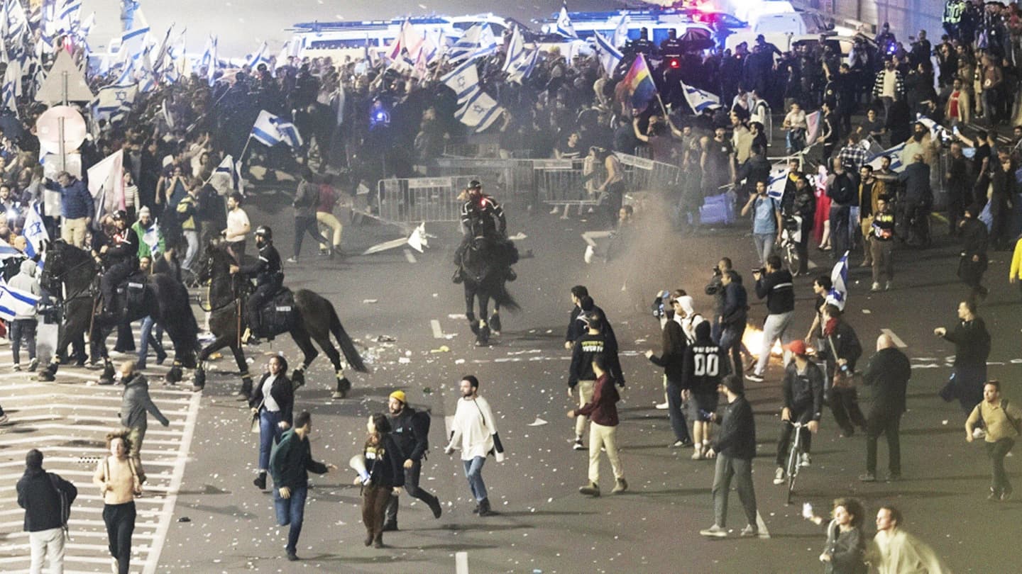 صورة بايدن يأمر بتعزيز أسطول البحر المتوسط بحاملة شرطة