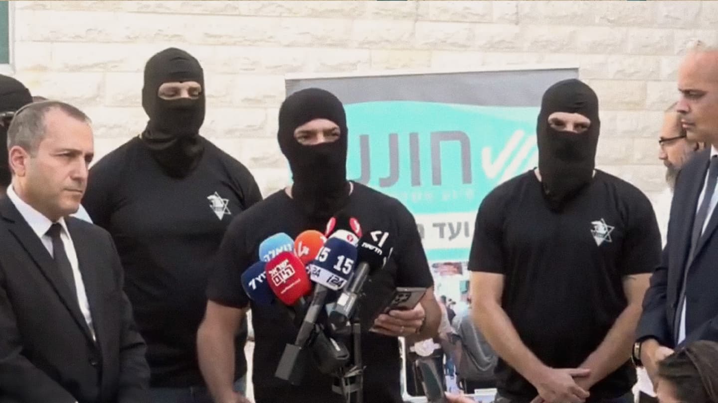 صورة مجندون إسرائيليون يطالبون بتعويض نفسي عن رؤية أنفسهم أثناء ممارسة التعذيب