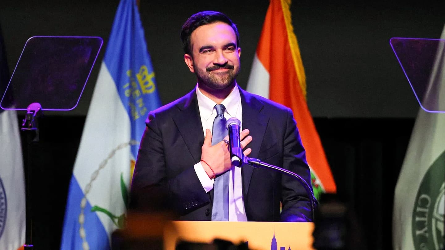 صورة شاب يفصل فرحه بفوز ممداني عن رفضه لرؤية أي من سياساته تطبق في بلده