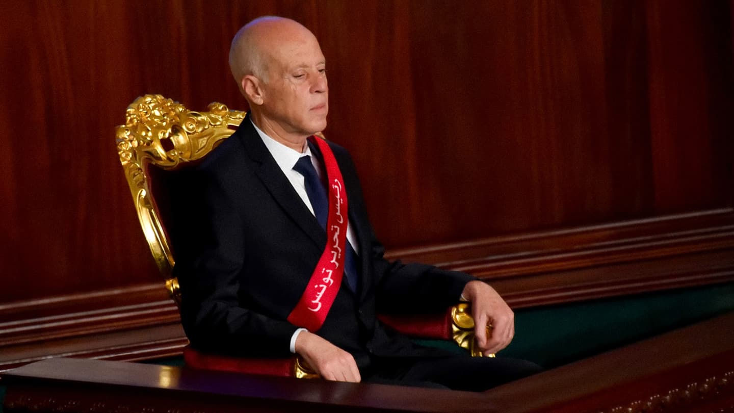 صورة سعيّد يحلّ نقابة الصحفيين ويعيّن نفسه رئيس تحرير تونس