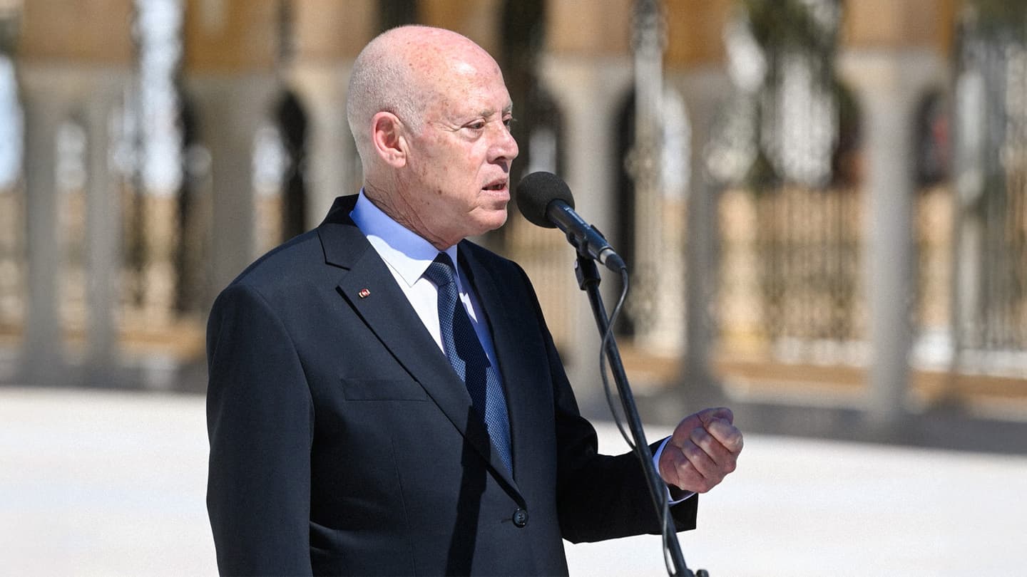 صورة سعيّد يبارك عودة الشعب لإحراق نفسه حفاظاً على مكتسبات الثورة