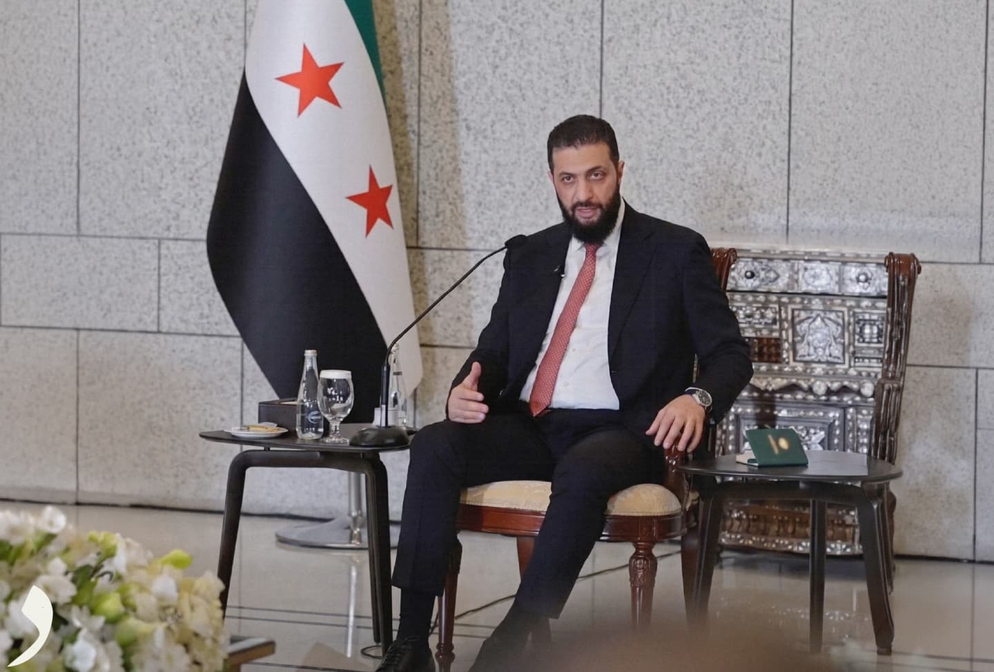 صورة الشرع يدين محاولات المواطنين المتكررة لمعرفة ما يجري