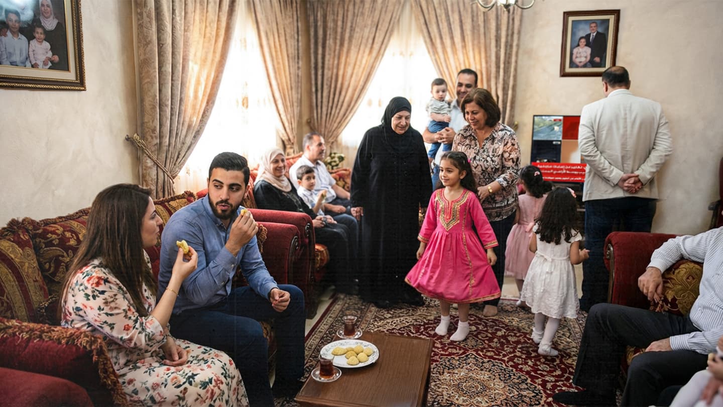 صورة أهم ما فاتك أثناء طفحك للمعمول (الفستق طبعاً وليس العجوة)