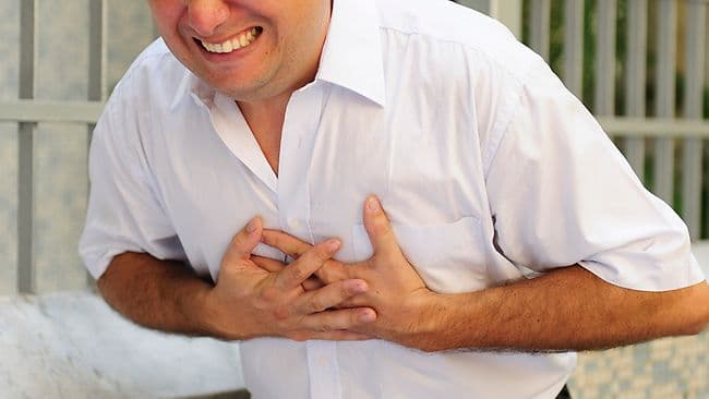 صورة مقص رقيب يتسبب بجرح مشاعر كاتب