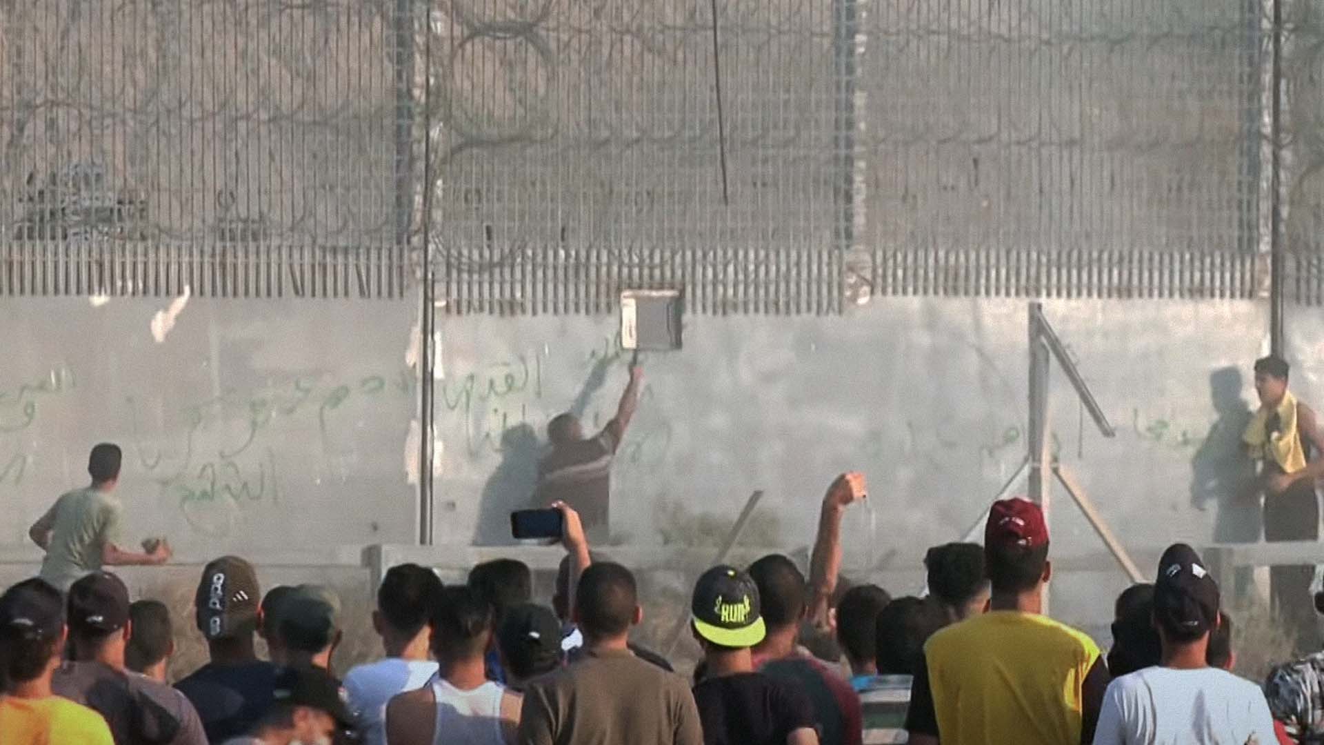 صورة شاهد.. فلسطيني إرهابي يطلق النار على قناص إسرائيلي أعزل