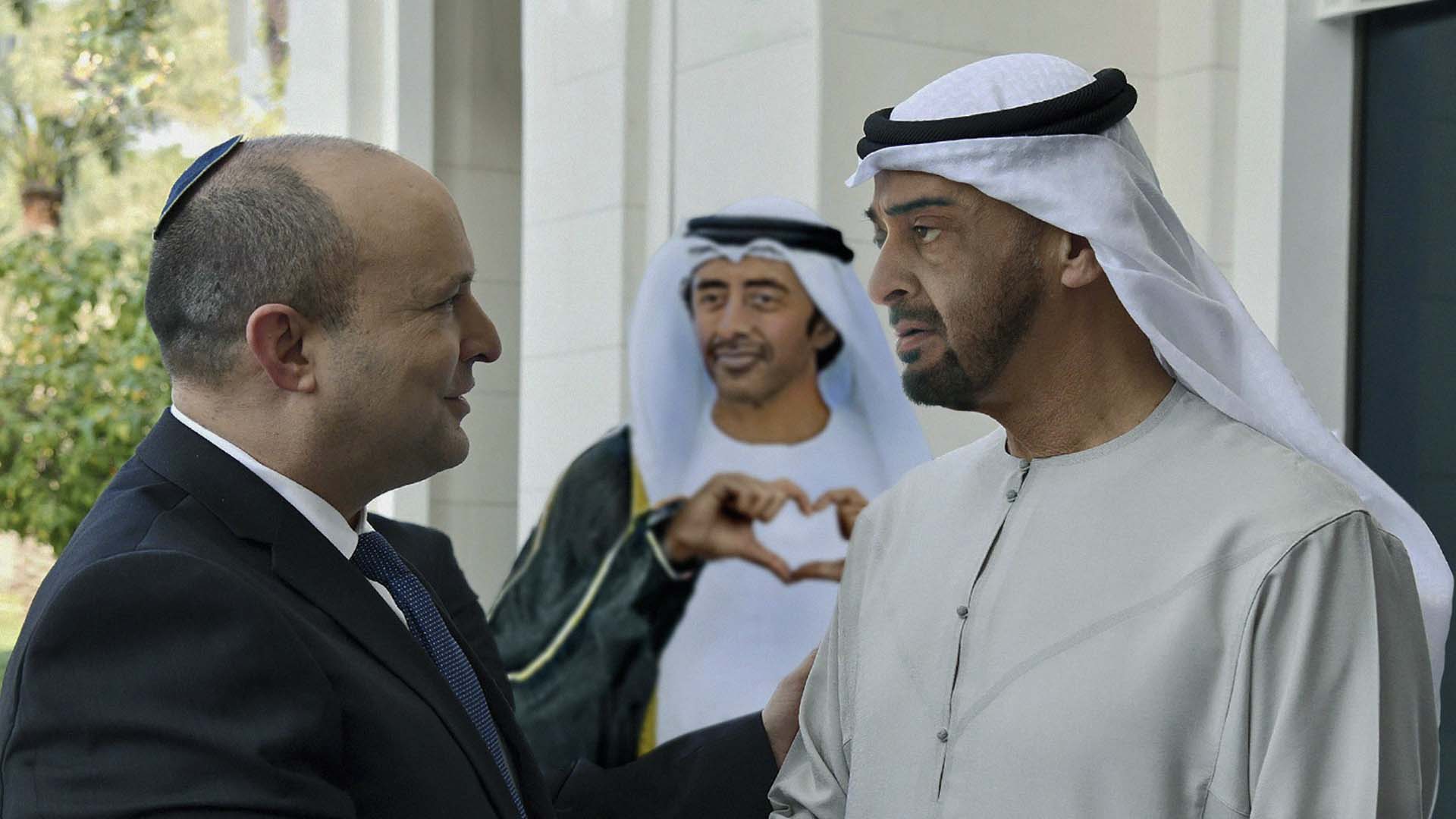 صورة بينيت يزور ابن زايد في محاولة لإقناعه بالتوقف عن المُحن الرخيص الذي يضر بسمعة التطبيع
