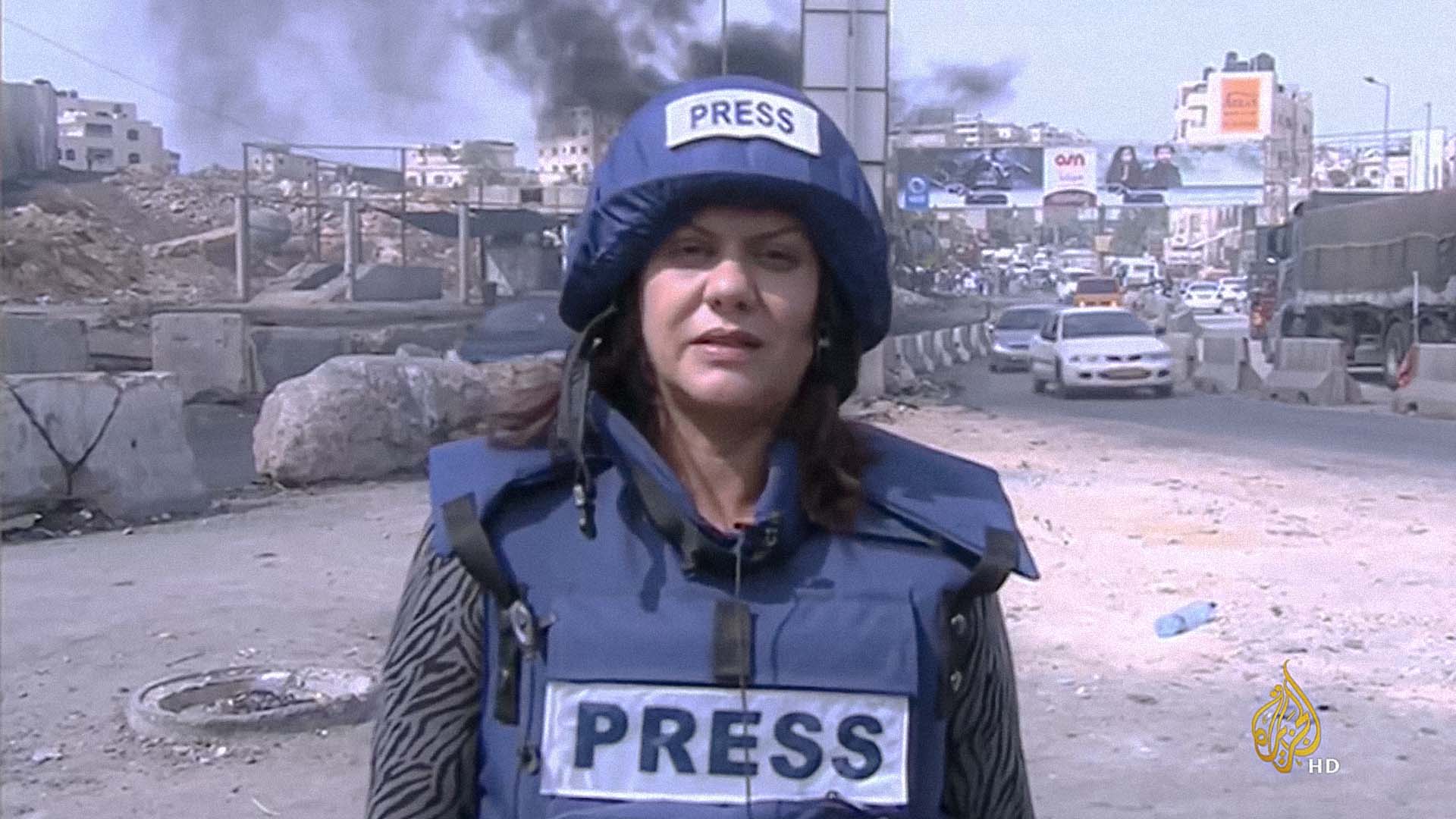 صورة الجيش الإسرائيلي يحيّد خطر فلسطينية ارتدت سترة صحافة ناسفة بهدف تفجير الرأي العام