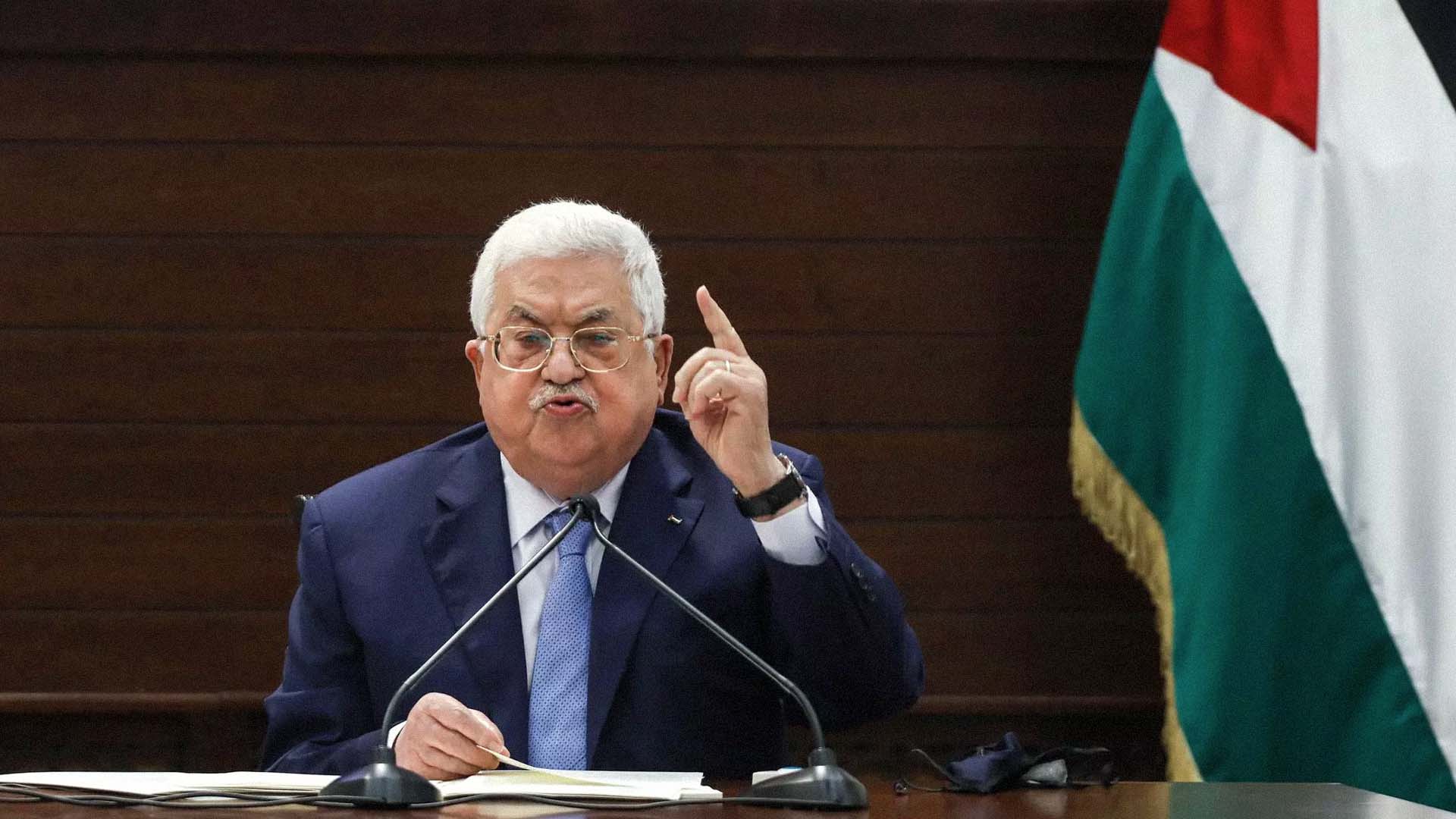 صورة عباس يحذر الإسرائيليين من الدوس على أي غصن زيتون خلال مسيرة الأعلام