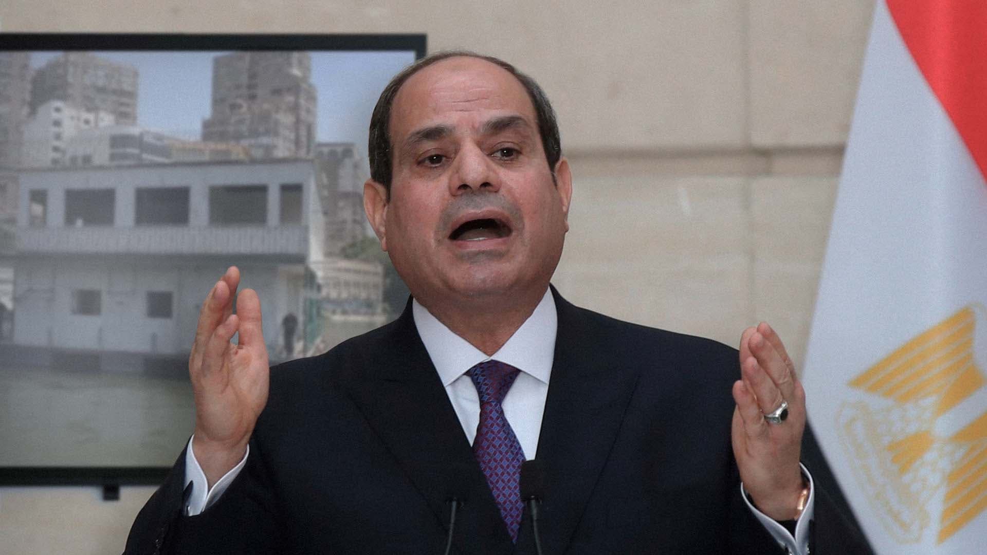 صورة السيسي يأمر المواطنين بلم عواماتهم ومغادرة النيل ليعزله ويجهزه لاستقبال الضيوف