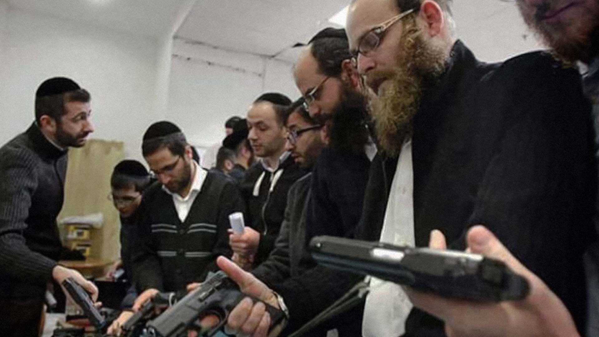 صورة إسرائيل تُسلّح قطعانها في القدس لانشغال كلاب حراستها بالنباح في جنين