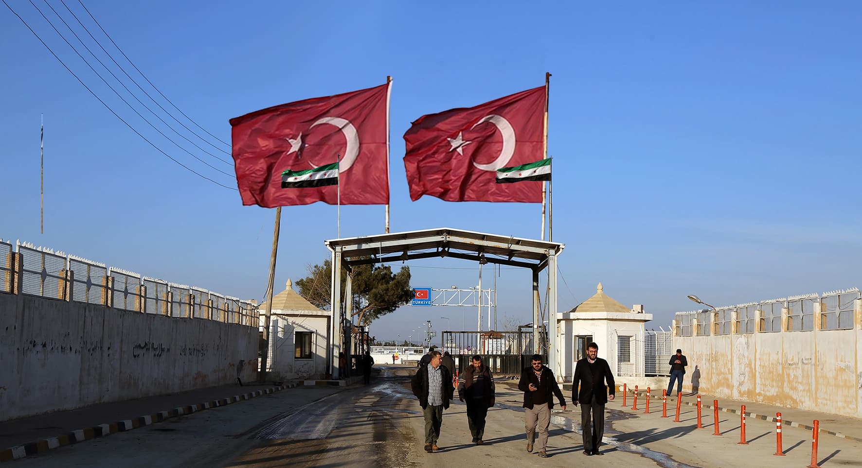 صورة الحكومة السورية تمنح الأمم المتحدة إذناً باستخدام معابر حدودية على أمل أن تحظى بالسيادة عليها في يوم من الأيام