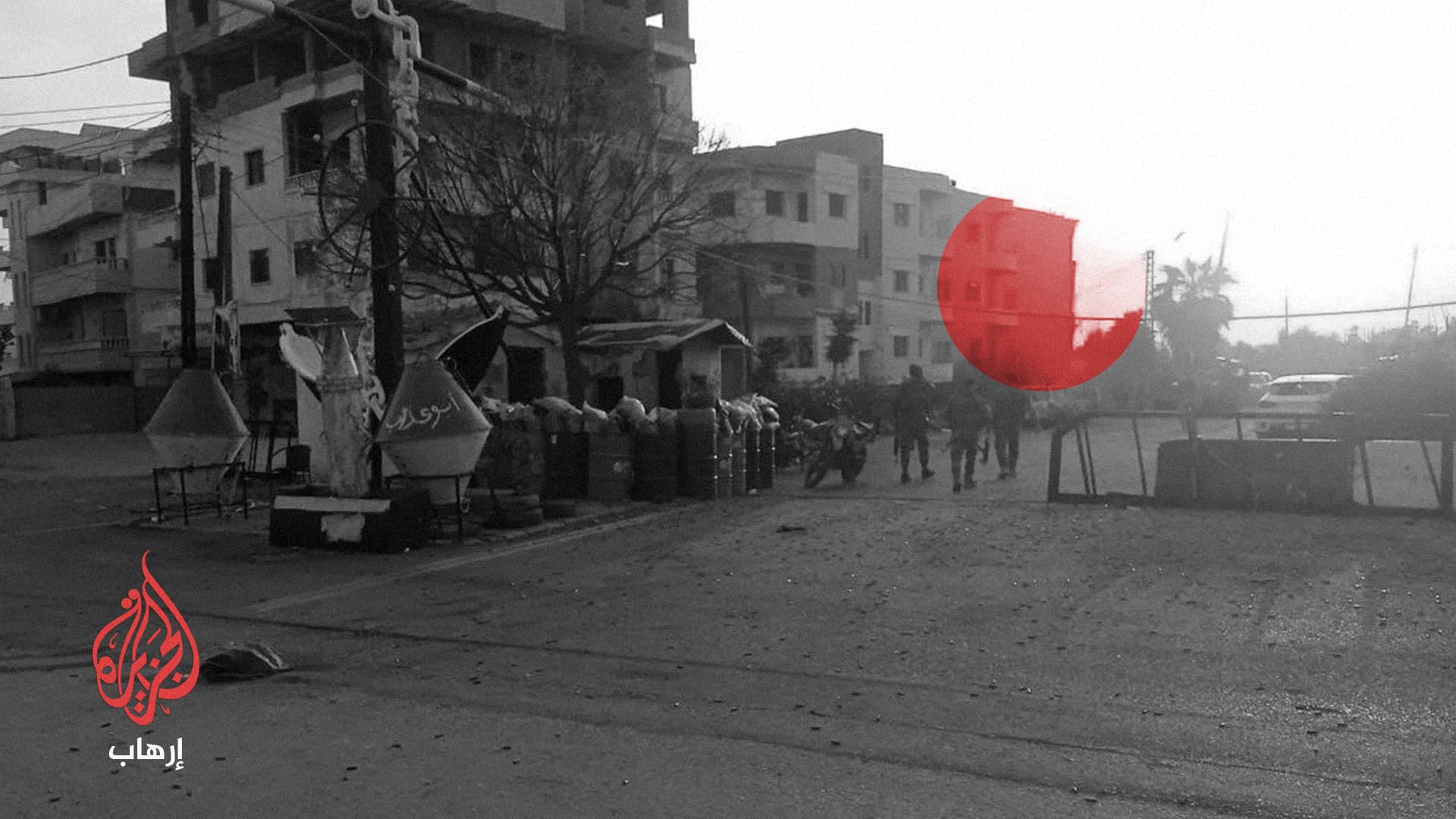 صورة الجزيرة تؤكد أن عدداً من فلول النظام مختبئين في منزل أبو حيدر متنكرين في هيئة أطفال