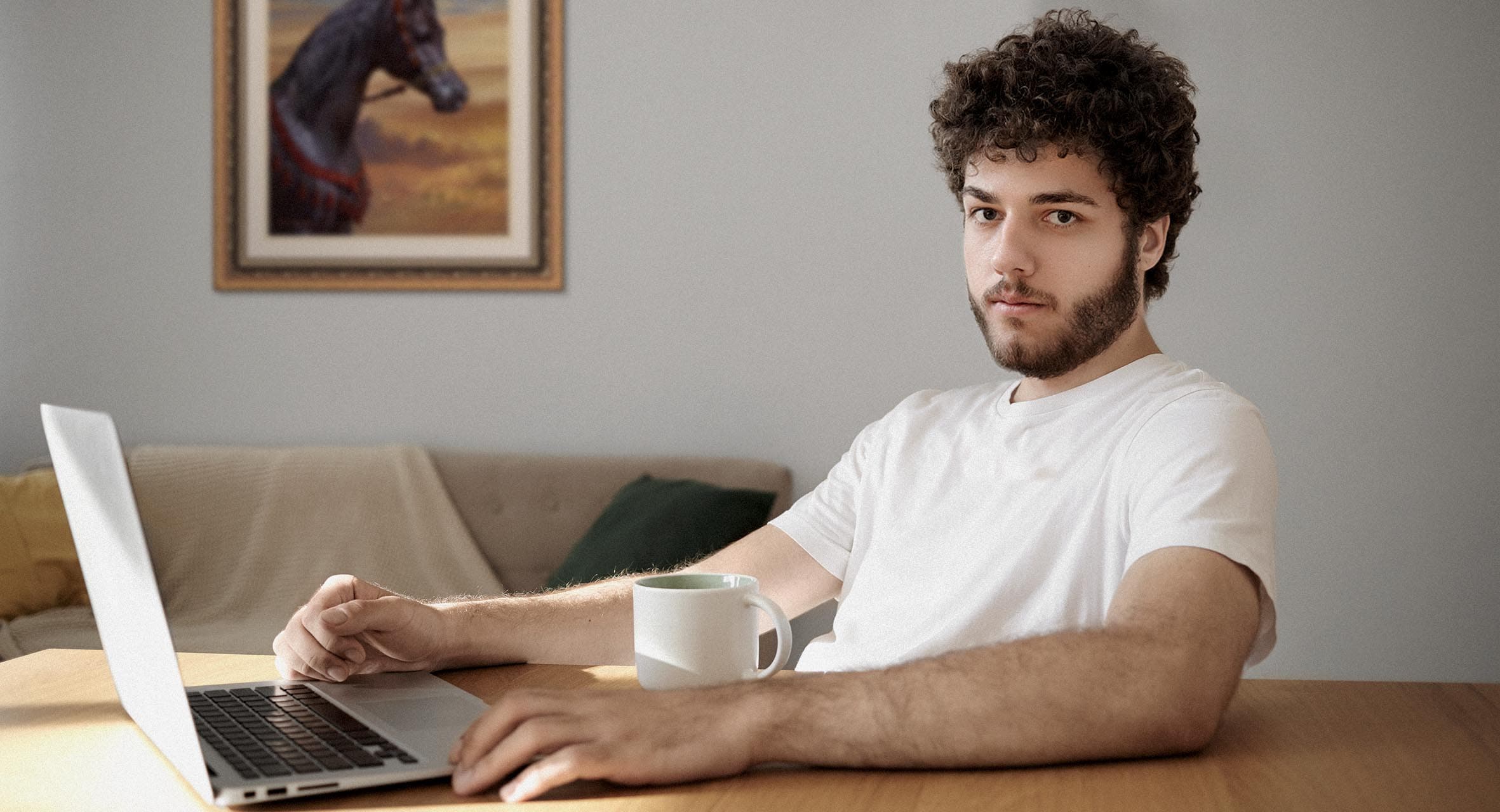 صورة نجاح التعليم عن بُعد في تهيئة الطلاب لمستقبل طويل من دفع الرسوم دون الحصول على خدمات