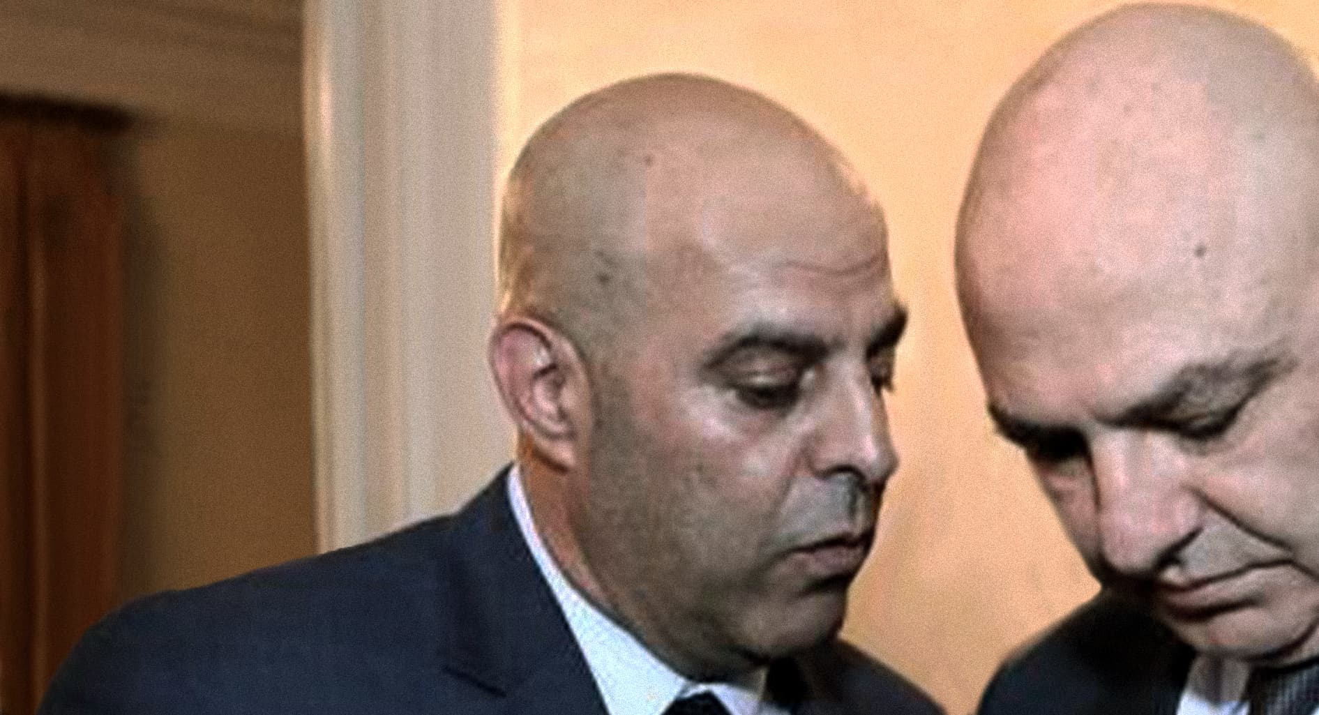 صورة عميل إسرائيل عامر فاخوري يطالب بتنصيبه بطلاً لأنّ بشير الجميّل ليس أفضل منه