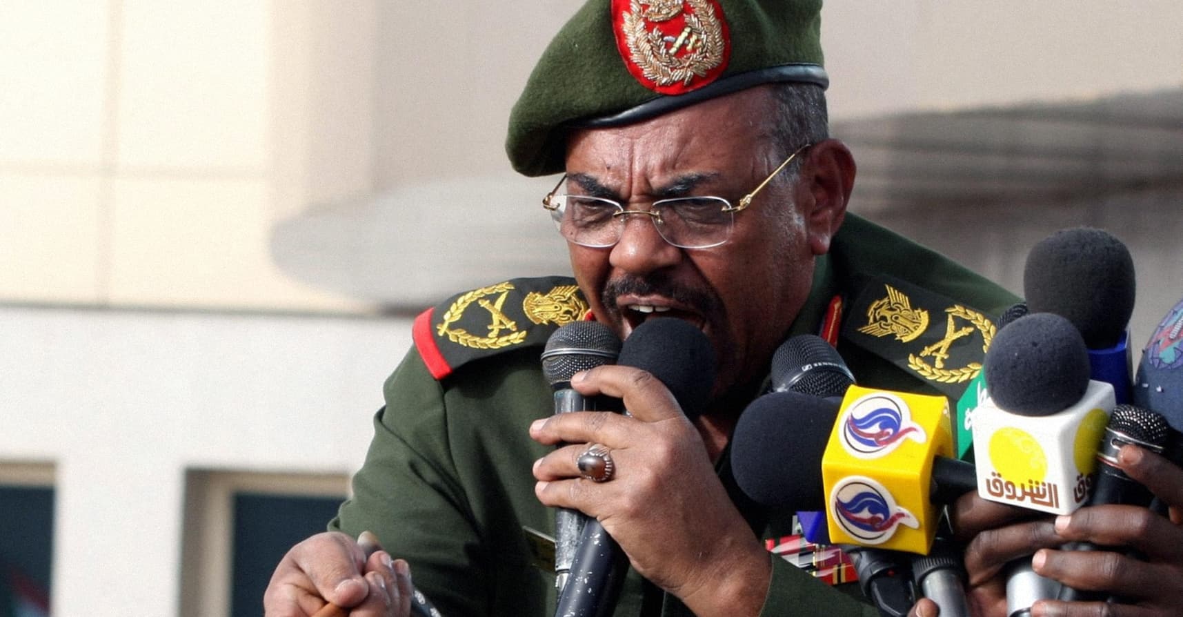 صورة البشير يوجِّه الحكومة للقضاء على الشعب قبل فوات الأوان