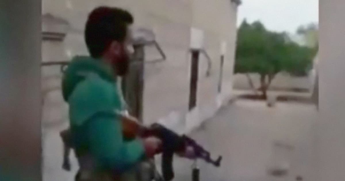 صورة ديّوث ينشر فيديو لشقيقته أثناء قتلها بداعي الشرف