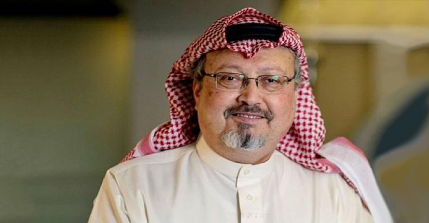 صورة مفتي السعودية يُباشر تحضير الفتوى التي تحلّل قتل النفس التي حرّم الله