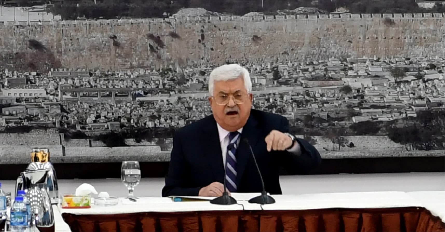 صورة عبّاس يؤكد أنَّ شتمه حماس والسفير الأمريكيّ خطوة مبدئيّة ستتبعها شتائم على الأم والأخت ما لم تتحقّق المصالحة والسلام
