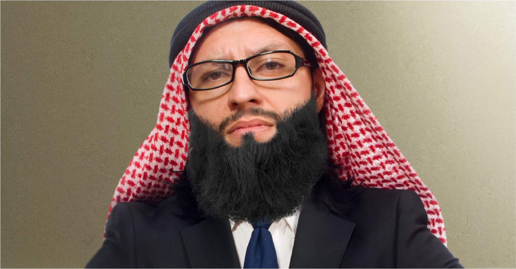 صورة داعية يؤكد أنه كان ليدعو الناس بالحكمة والموعظة الحسنة لولا أنهم بهائم لا يأتون إلا بالترهيب