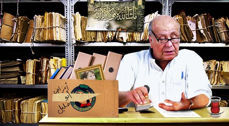 صورة موظف حكومي يجرّب أن يعمل أثناء دوامه قبل إحالته إلى التقاعد