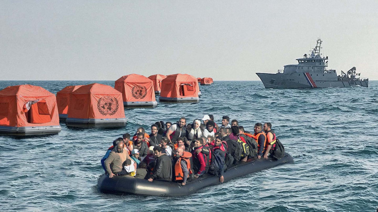 صورة الأمم المتحدة تعرب عن قلقها لغرق اللاجئين وترسل لهم خياماً تطفو