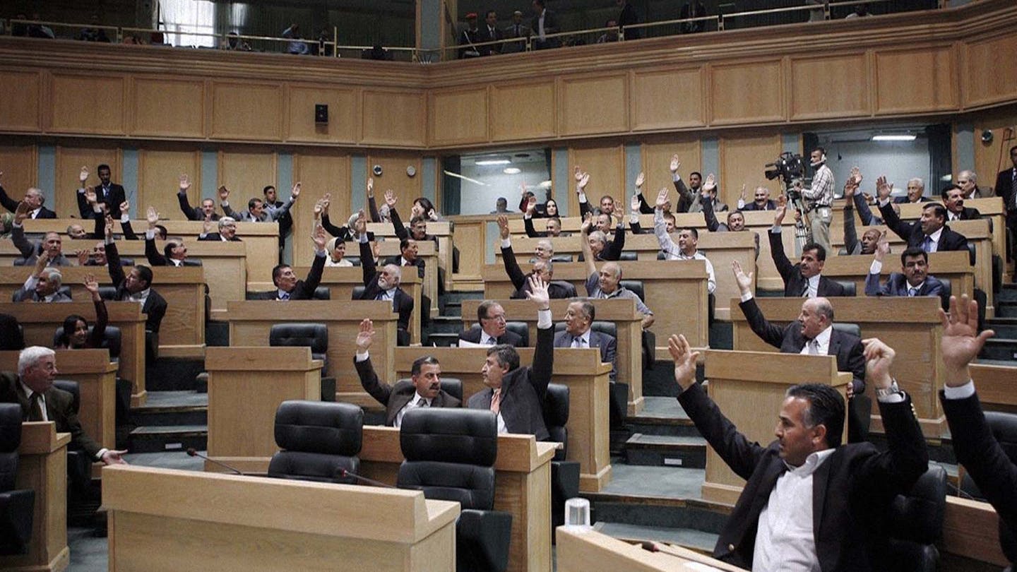 صورة مجلس النواب يوافق على إضافة كلمة أردنيات للدستور بعد حصوله على ضمانات بأنها مجرد كلمة
