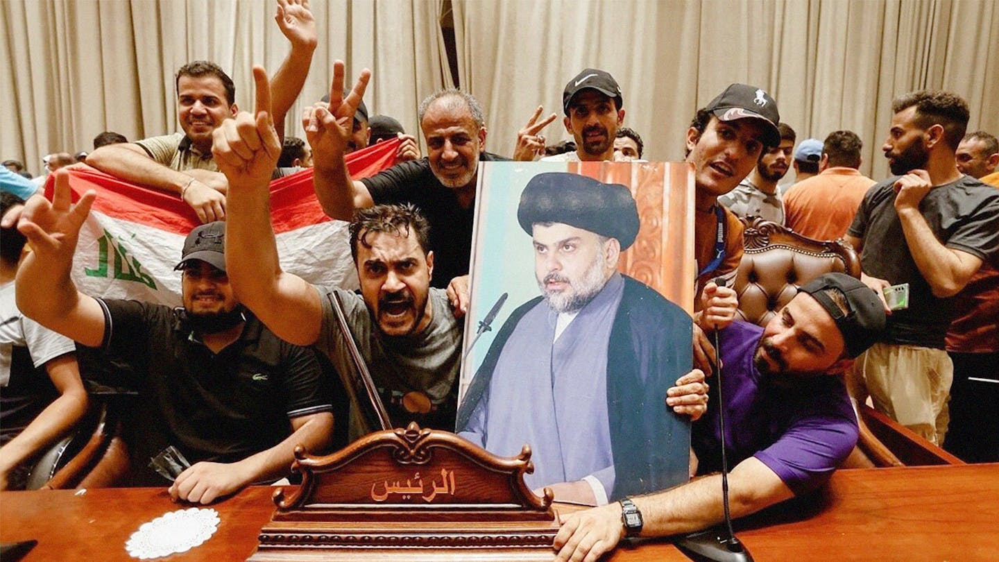 صورة الصدر يدعو أنصاره لعقد جلسة برلمانية واختيار رئيس حكومة