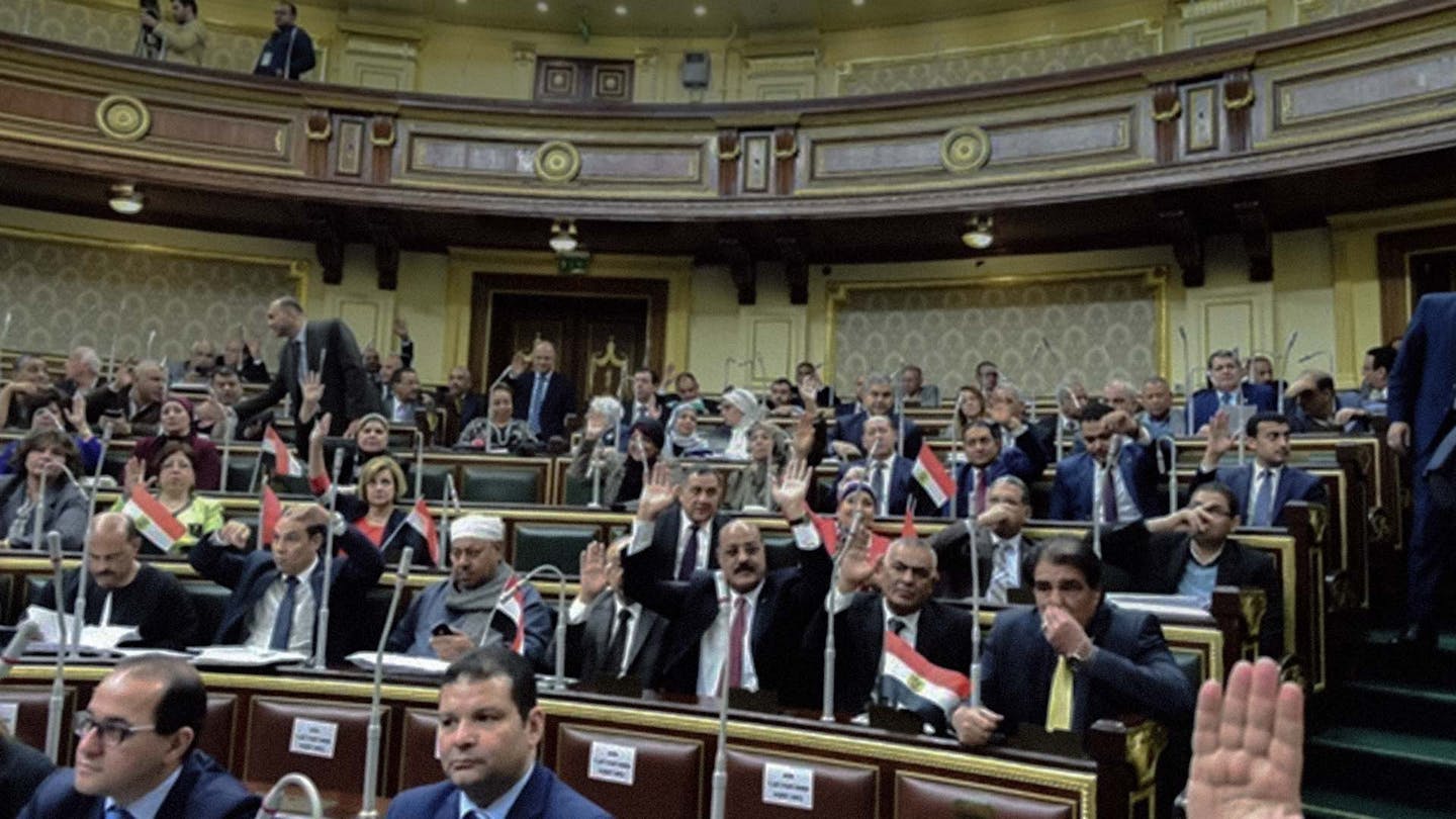 صورة مجلس النواب المصري يصوت بالإجماع على ضرورة تلفيق تهمة جنائية لعلاء عبد الفتاح