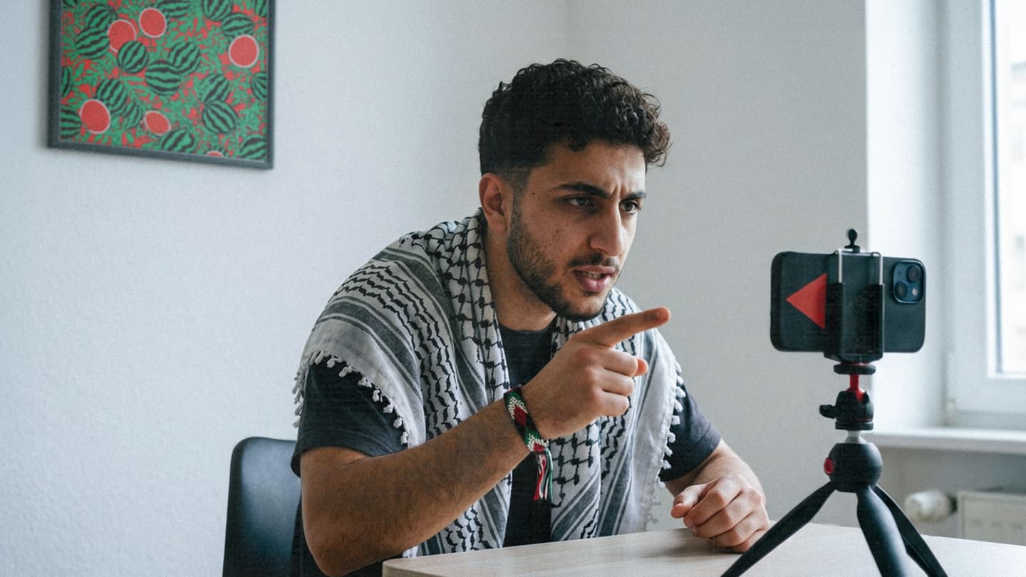 صورة ناشط غلوبال ساوث يدعو لإطلاق محور مقاومة لا يتمحور حول إيران