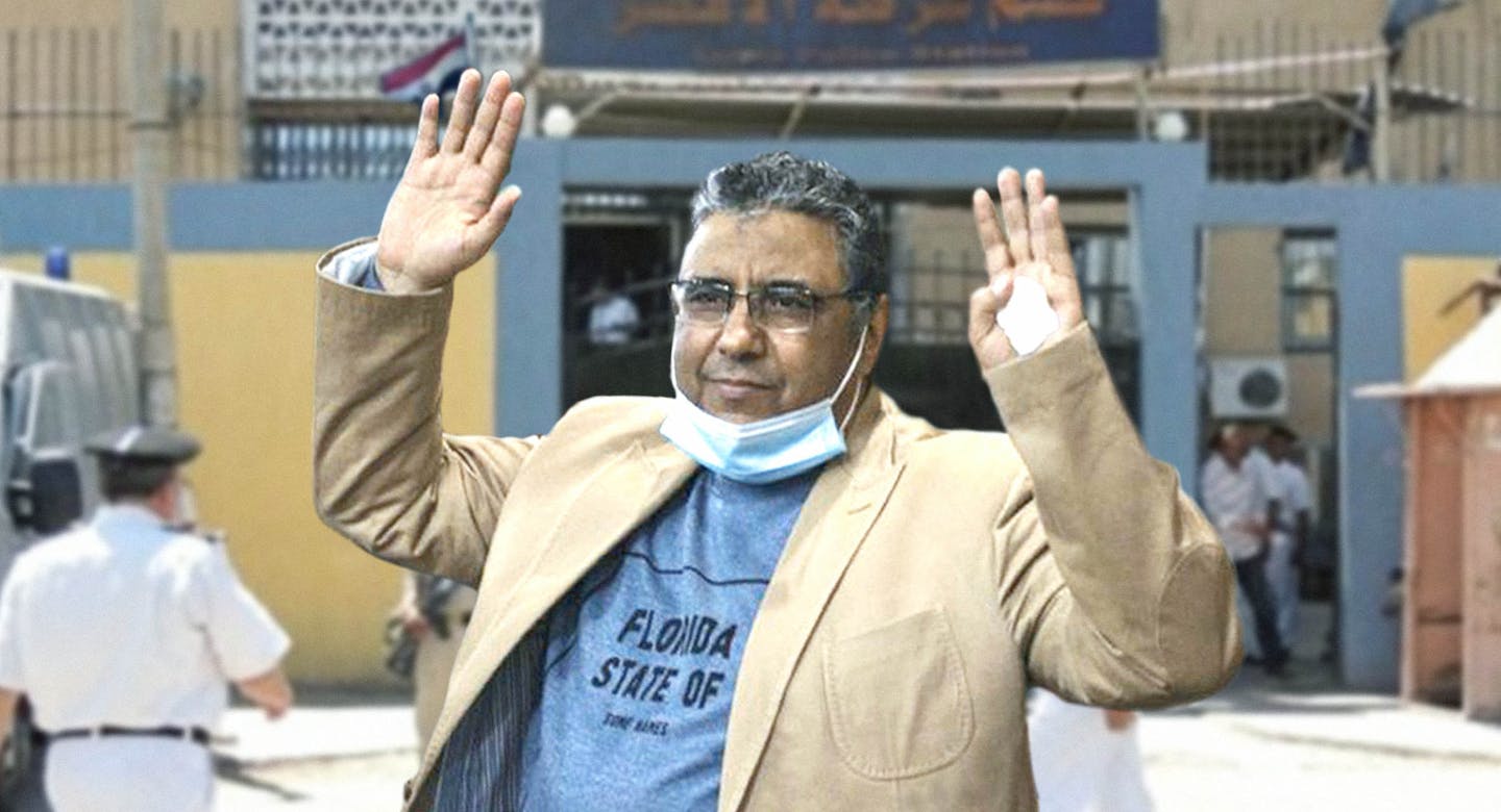 صورة السلطات المصرية تفرج عن صحفي بشرط أن يسجن نفسه في قسم الشرطة بإرادته