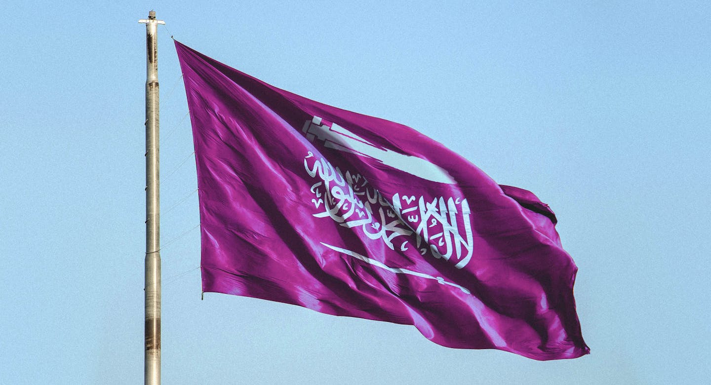 صورة اللون الفوشي ومقترحان آخران لتعديل علم السعودية دون الحاجة لإزالة رمز النظام منه