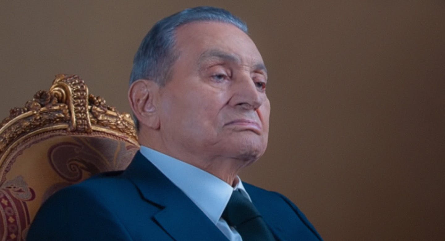 صورة مبارك يعتقد أن بإمكانه الظهور كبطل لمجرد أن الرئيس الحالي هو السيسي