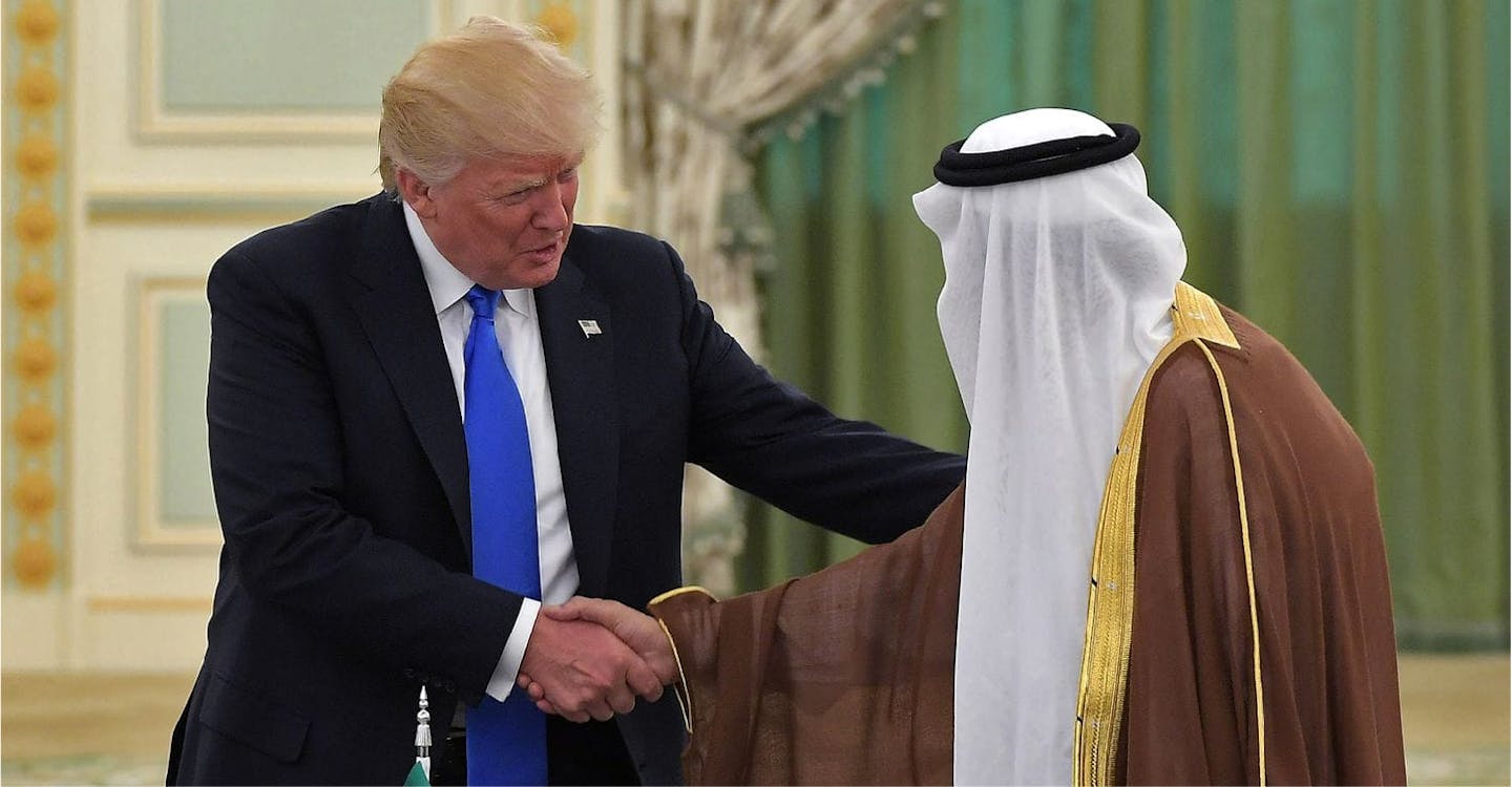 صورة ترامب يعرض على السعودية التوقُّف عن بهدلتها أمام العالم مقابل بضعة مليارات كل شهر