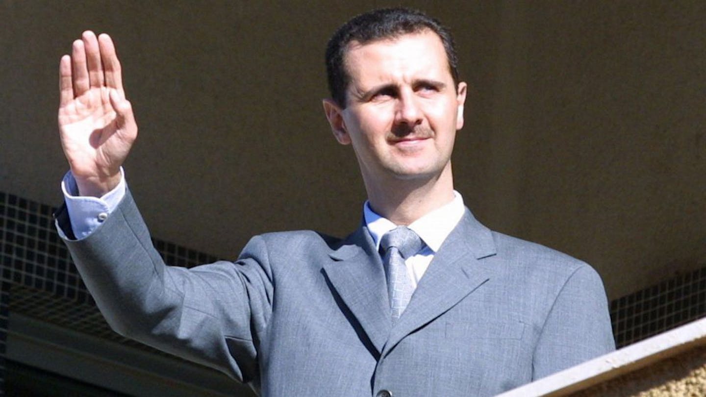 صورة بشار الأسد ينفي مسبقاً أن يكون قد قتل أو أصيب الشهر القادم