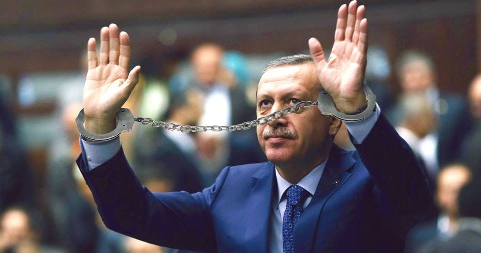 صورة أردوغان يلقي القبض على نفسه نظراً لصلته التاريخية بغولن