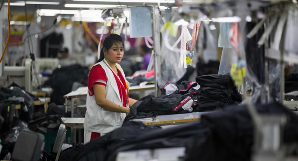 <p>ساكيا - عاملة مصنع ملابس</p><p>تحتفل ساكيا اليوم بعيد العمَّال بعدم الانتحار! نتمنى أن نراها في عيد العمال القادم.</p>
