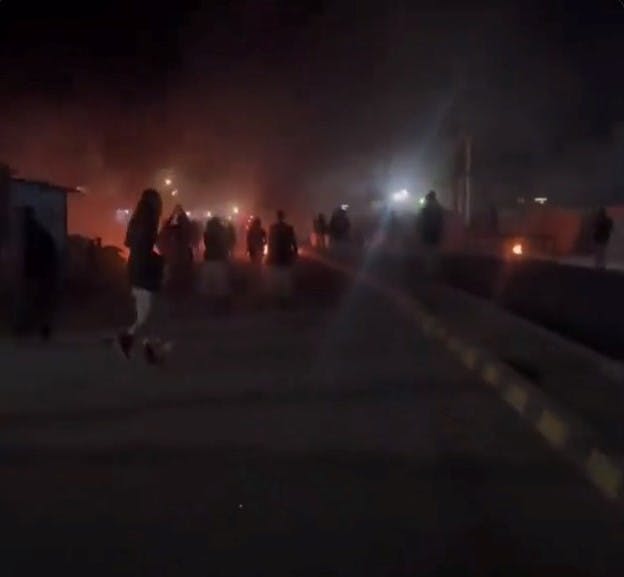 مشاهد ليلية قاسية من مدن الجوار: عنف واحتجاج 😕